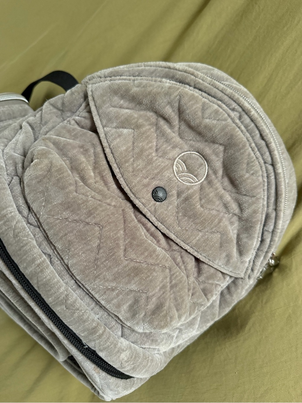 Tushbaby Hip Seat Carrier – Velvet Taupe/Beige – Excellent Condition
